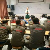 ���x����ƸՈ(q��ng)��̩��Ӣ��У���ں��Ӽ��g(sh��)��Ӗ(x��n)��(hu��)��